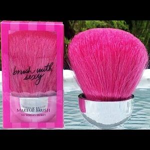 Victoria’s Secret makeup brush